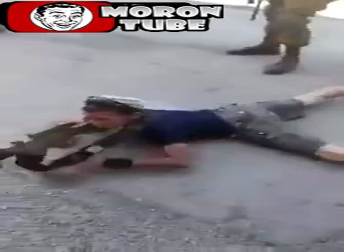 Video :A young Israeli who is familiar with every fighting posture in the IDF